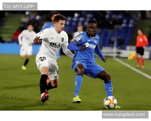 诺维奇主场迎战托特纳姆热刺争夺英超宝贵积分的激烈对决